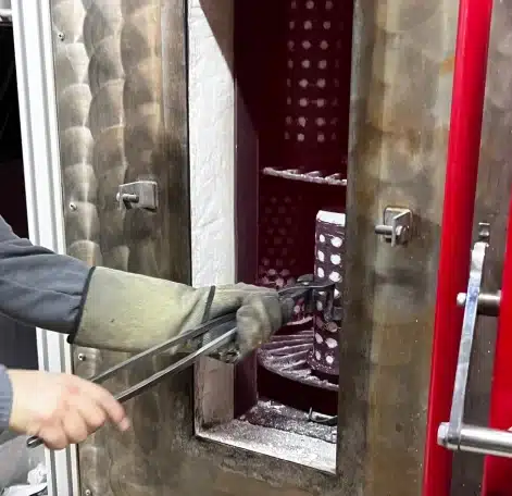 Molten_Metal_Casting